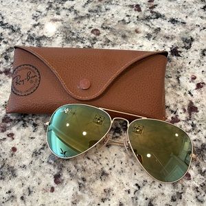 Ray-Ban Mirrored Aviator Sunglasses (Green/Gold Lens) Like New!